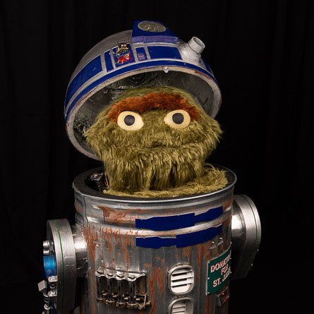 DroidCon 2025 studio photos — Oscar the Grouch droid